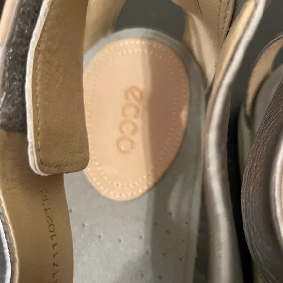 Ecco Metallic Silver Women's Sandals soft leather size 41 - Picture 3 of 7